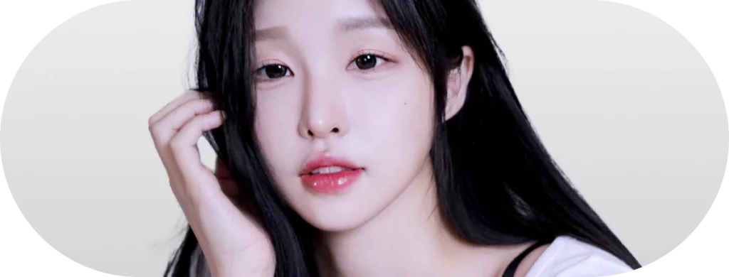 Beautiful model without Korean double chin.