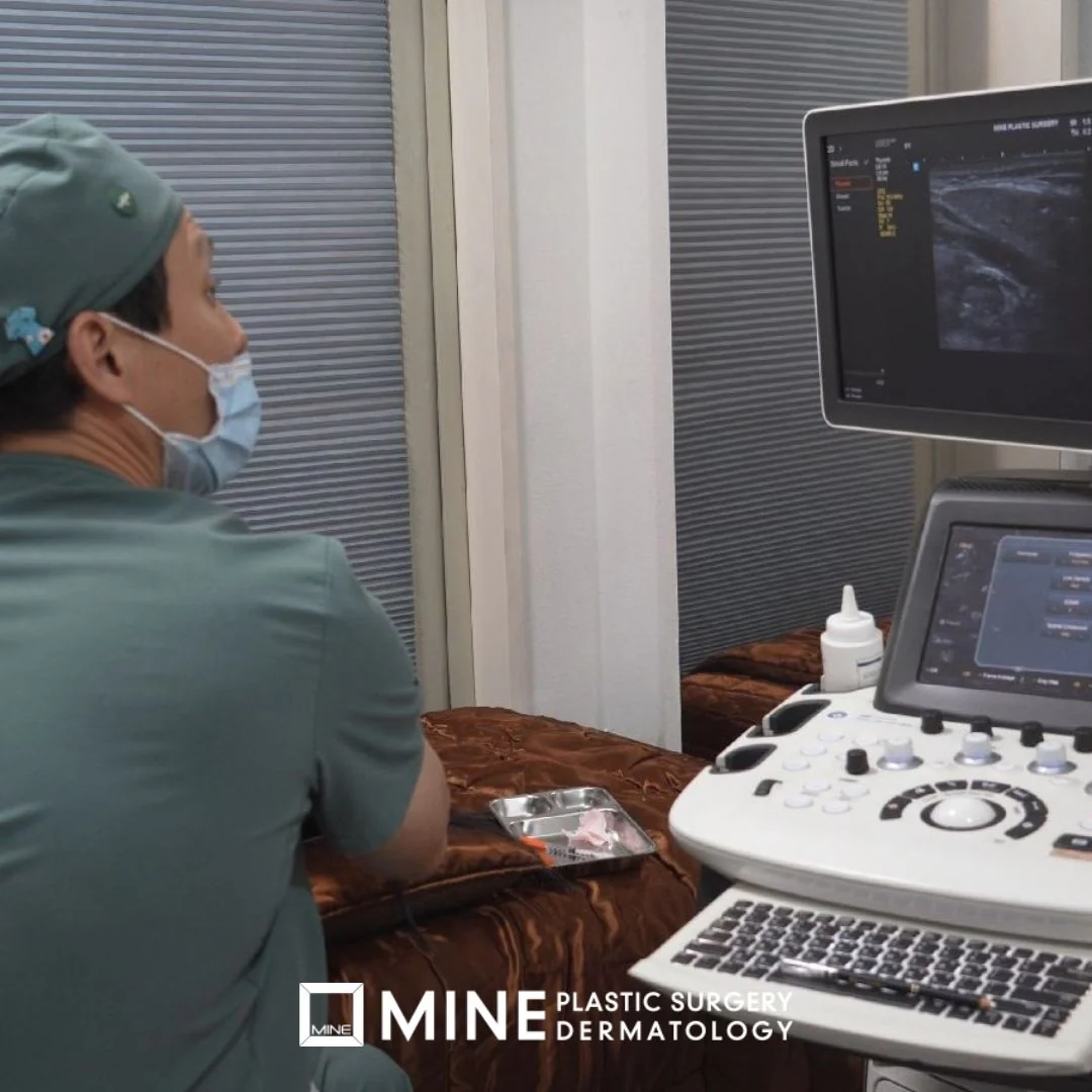 Doctor reviewing an ultrasound scan of the submandibular area before a salivary gland Botox injection at MINE Plastic Surgery in Korea.