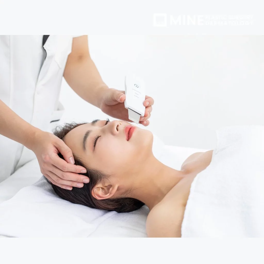 Relaxed patient enjoying a non-invasive LDM facial session with a Mine Clinic specialist in Seoul, Korea.