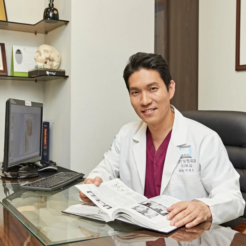 Dr. Lee Sung-wook explaining what determines salivary gland surgery cost in Korea during a consultation