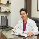 Dr. Lee Sung-wook explaining what determines salivary gland surgery cost in Korea during a consultation
