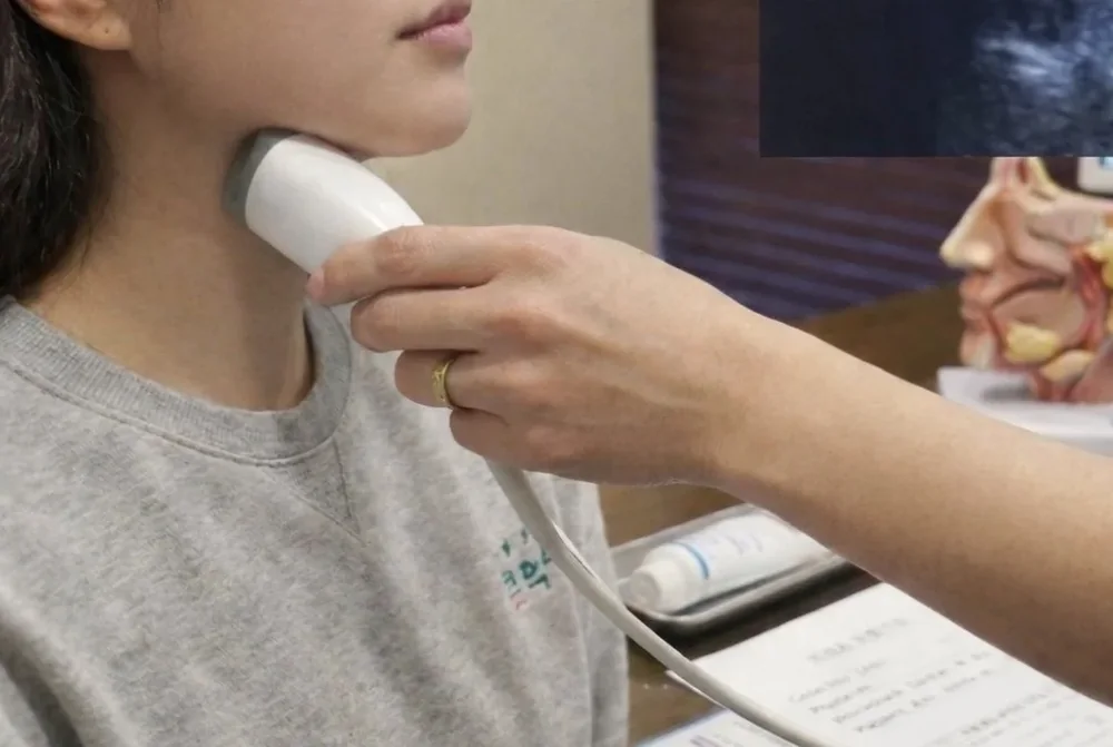Ultrasound check of the jaw area to confirm whether lower-face fullness is muscle or gland before botox