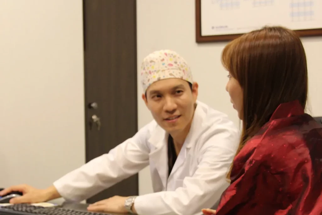 Doctor and patient talking during a consultation at MINE Plastic Surgery & Dermatology in Seoul